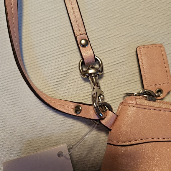 Coach Blush Pink Pearlescent Pink Wristlet Bag NWT Y2K - Picture 8 of 10